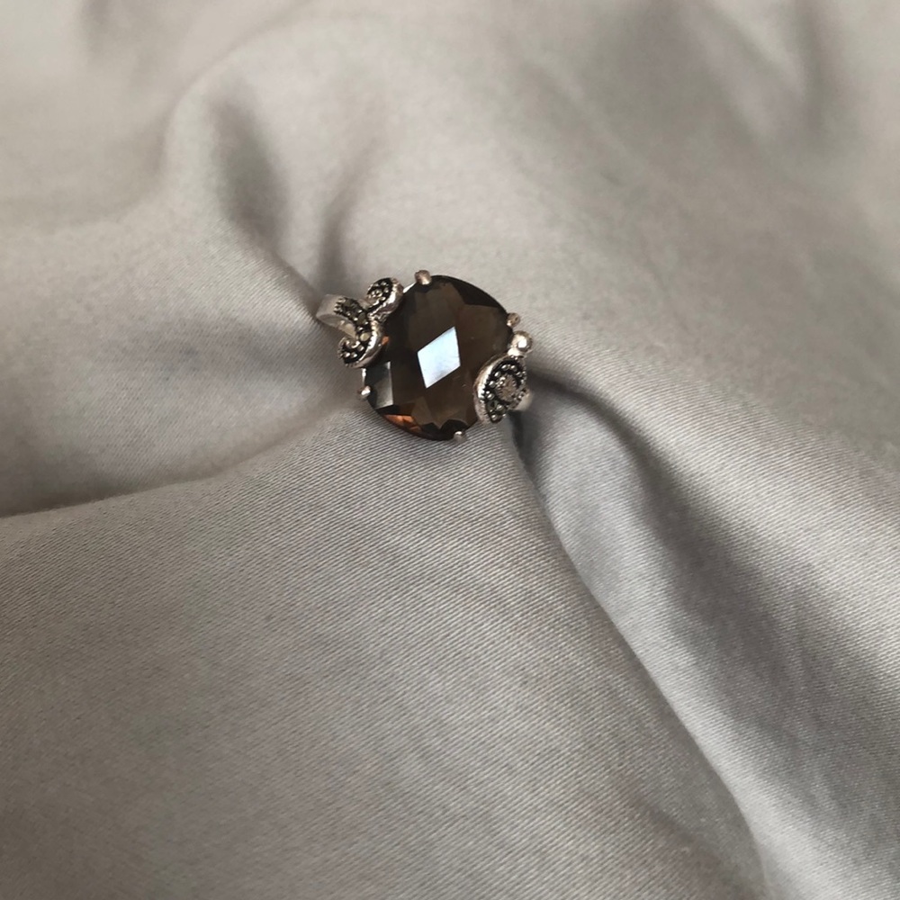 Hematite/glass costume ring. Size 8.